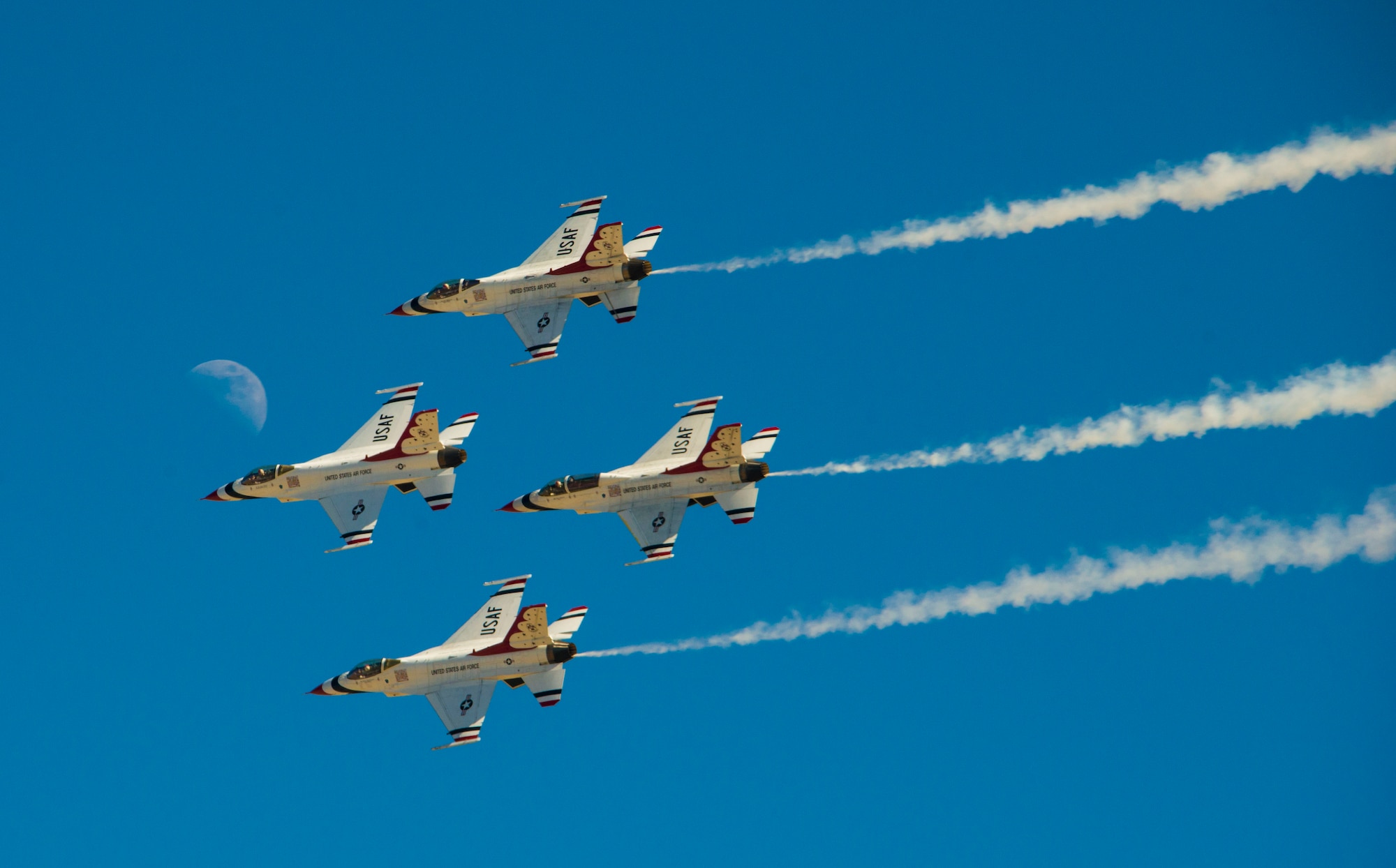 The U.S. Air Force Aerial Demonstration Squadron “Thunderbirds” fly in formation during SkyFest 2017 Air Show and Open House at Fairchild Air Force Base, Washington, July 30, 2017. SkyFest is hosting more than 15 types of aircraft and static displays, and more than 10 flying performers. (U.S. Air Force photo/Senior Airman Janelle Patiño)