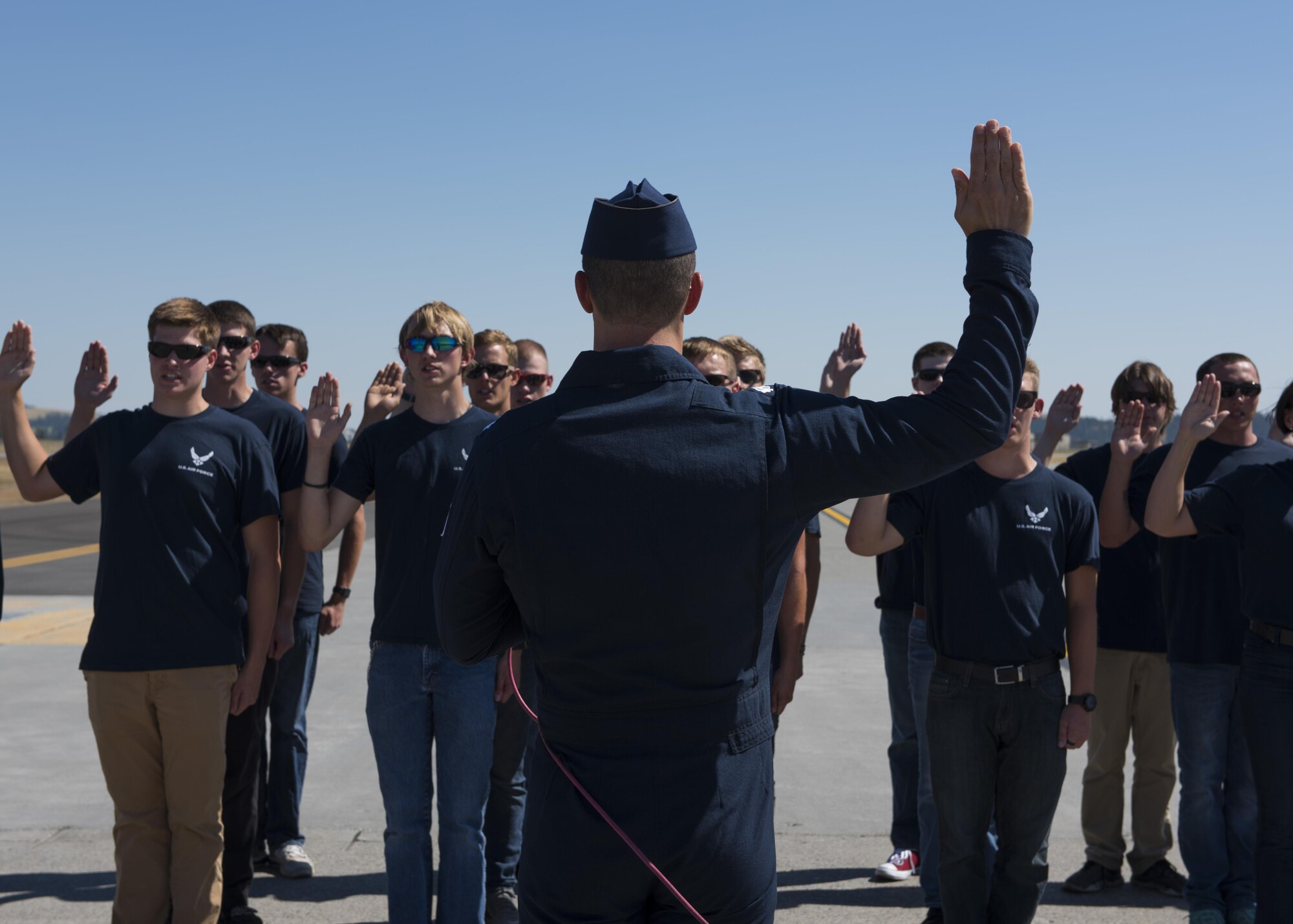 Lt. Col. Jason Heard, U.S. Air Force Thunderbirds Air Demonstration Squadron commander, swears in new U.S. Air Force recruits at the Skyfest 2017 air show and open house July 29, 2017, at Fairchild Air Force Base, Washington. The Oath of Enlistment is a traditional pledge of service given by officers to new recruits. (U.S. Air Force photo / Airman 1st Class Ryan Lackey)