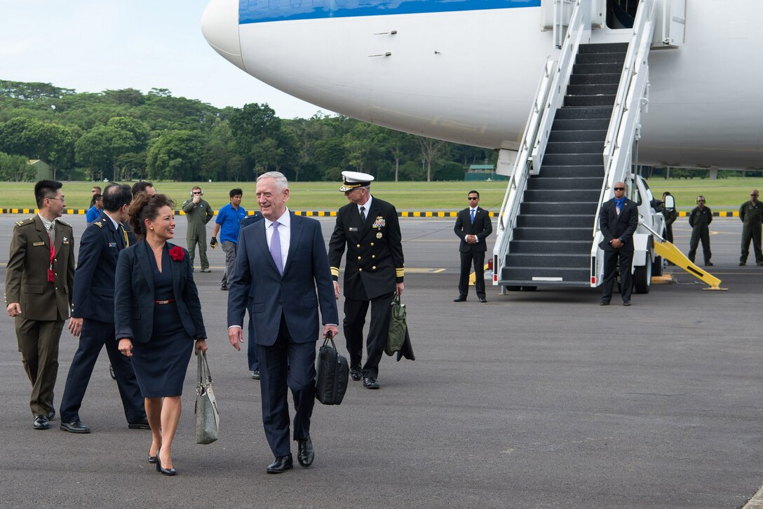 Defense Secretary Jim Mattis talks with Stephanie Syptak-Ramnath, interim chargé d’affaires at the U.S. embassy in Singapore, after arriving in Singapore, June 2, 2017. DoD photo by Air Force Staff Sgt. Jette Carr