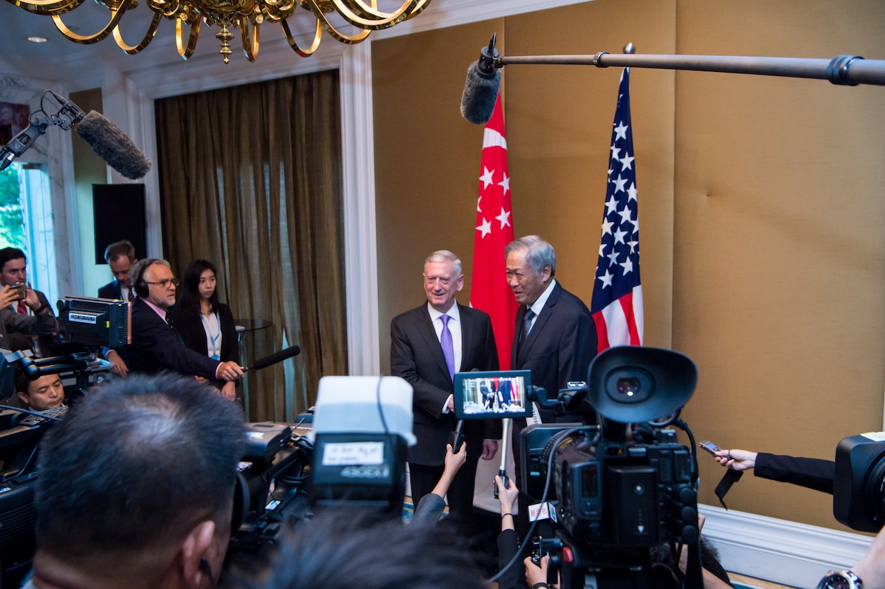 Defense Secretary Jim Mattis meets with Ng Eng Hen, Singapore’s defense minister, during the16th Shangri-La Dialogue Asia security summit in Singapore, June 3, 2017. DoD photo by Air Force Staff Sgt. Jette Carr