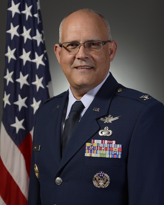 Colonel Robert Mantz Official Air Force Bio