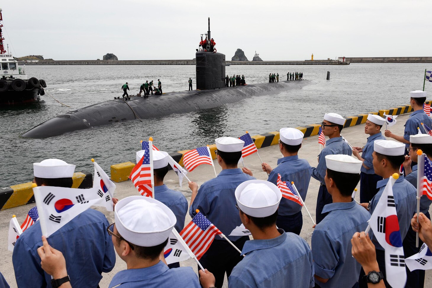 The Los Angeles-class attack submarine USS Cheyenne (SSN 773) is greeted as it arrives in Busan for a scheduled port visit while conducting routine patrols throughout the western Pacific, June 6, 2017. Homeported in Pearl Harbor, Cheyenne is the 62nd and the last Los Angeles-class attack submarine.  