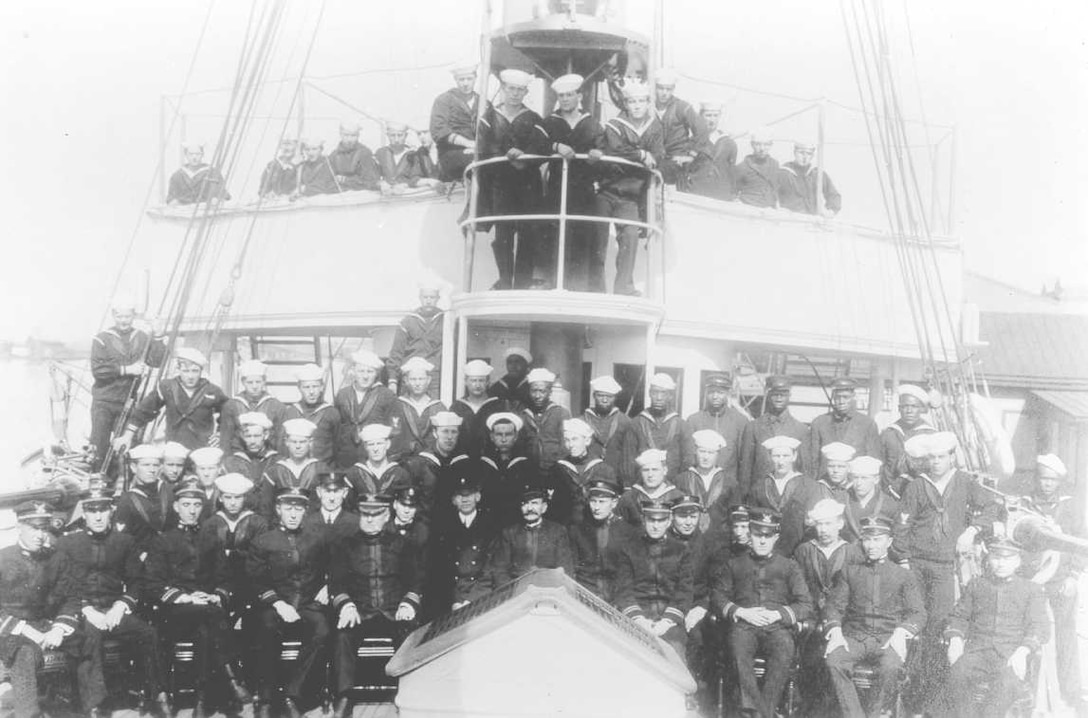 Crew of the USCGC Seminole, August, 1918.

Uniform, 1918: Blue Dress