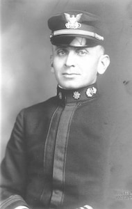 Commander (E) Quincy B. Newman
 
Uniform, 1918: Service Dress