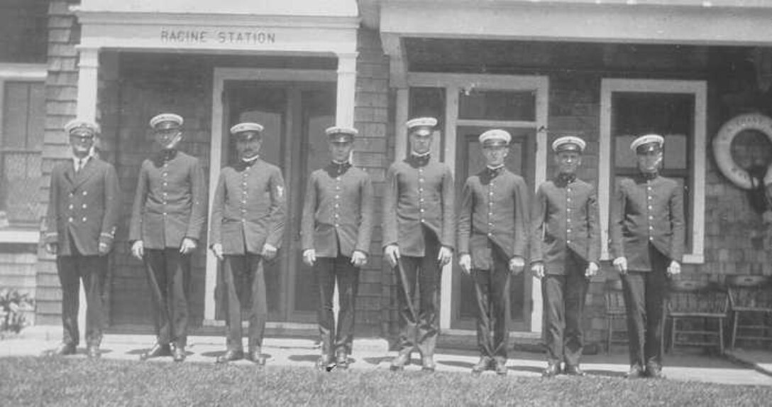 Station Racine crew, 1926 

Uniform: Blue working dress
