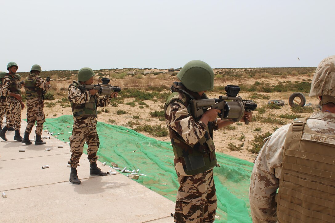 TIFNIT, Morocco - Royal Moroccan Armed Forces personnel instruct their U.S. Marine counterparts on proper weapons techniques during Exercise African Lion 2017. African Lion is a combined, multilateral exercise designed to improve interoperability and mutual understanding of each nation’s tactics, techniques and procedures while demonstrating the strong bond between the nation’s militaries. (Photo by Thomas Flatley)