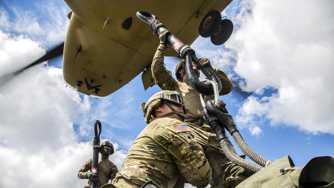 Solders conduct slingload and air assault training with M777A2 howitzers during Saber Strike 2017 at the Bemowo Piskie training area near Orzysz, Poland, June 7, 2017. Saber Strike is an annual U.S. Army Europe-led multinational combined forces exercise aimed at enhancing the NATO alliance throughout the Baltic region and Poland. Army photo by Spc. Stefan English