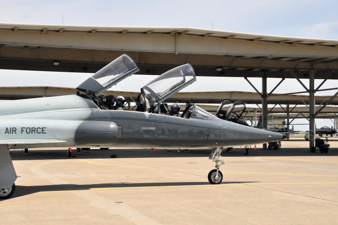 Brig. Gen. Ronald Jolly, 82nd Training Wing commander, and Lt. Col. Matthew Manning depart the 80th Flying Training Wing flight line for a familiarization flight at Sheppard Air Force Base, June 8, 2017. Both wings at Sheppard work together to support more than 200 flights a day. (U.S. Air Force photo by Debi Smith)