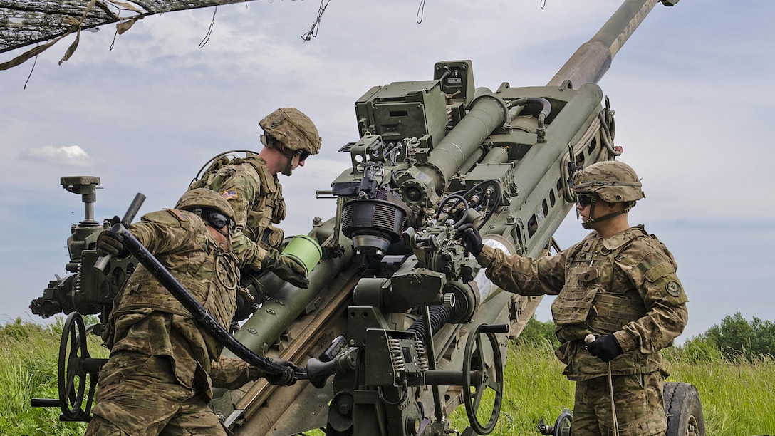 Soldiers load an M777A2 howitzer to prepare for a fire mission at Land Forces Field Training Center in Bemowo Piskie, Poland, June 6, 2017, as part of Saber Strike 17, a U.S. Army Europe-led multinational combined forces exercise. Army photo by Sgt. Justin Geiger