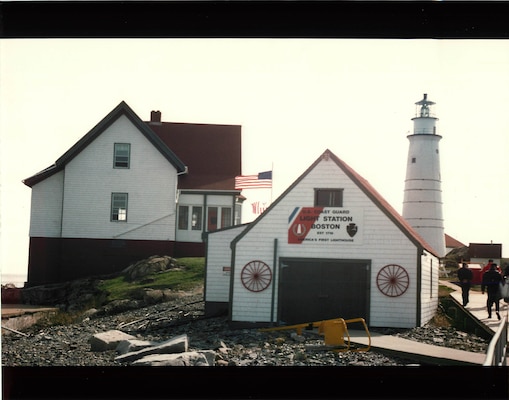 Light Station Boston, Massachusetts
Original caption: none; photo dated 1998; Photo No. 98-306; photographer unknown.
