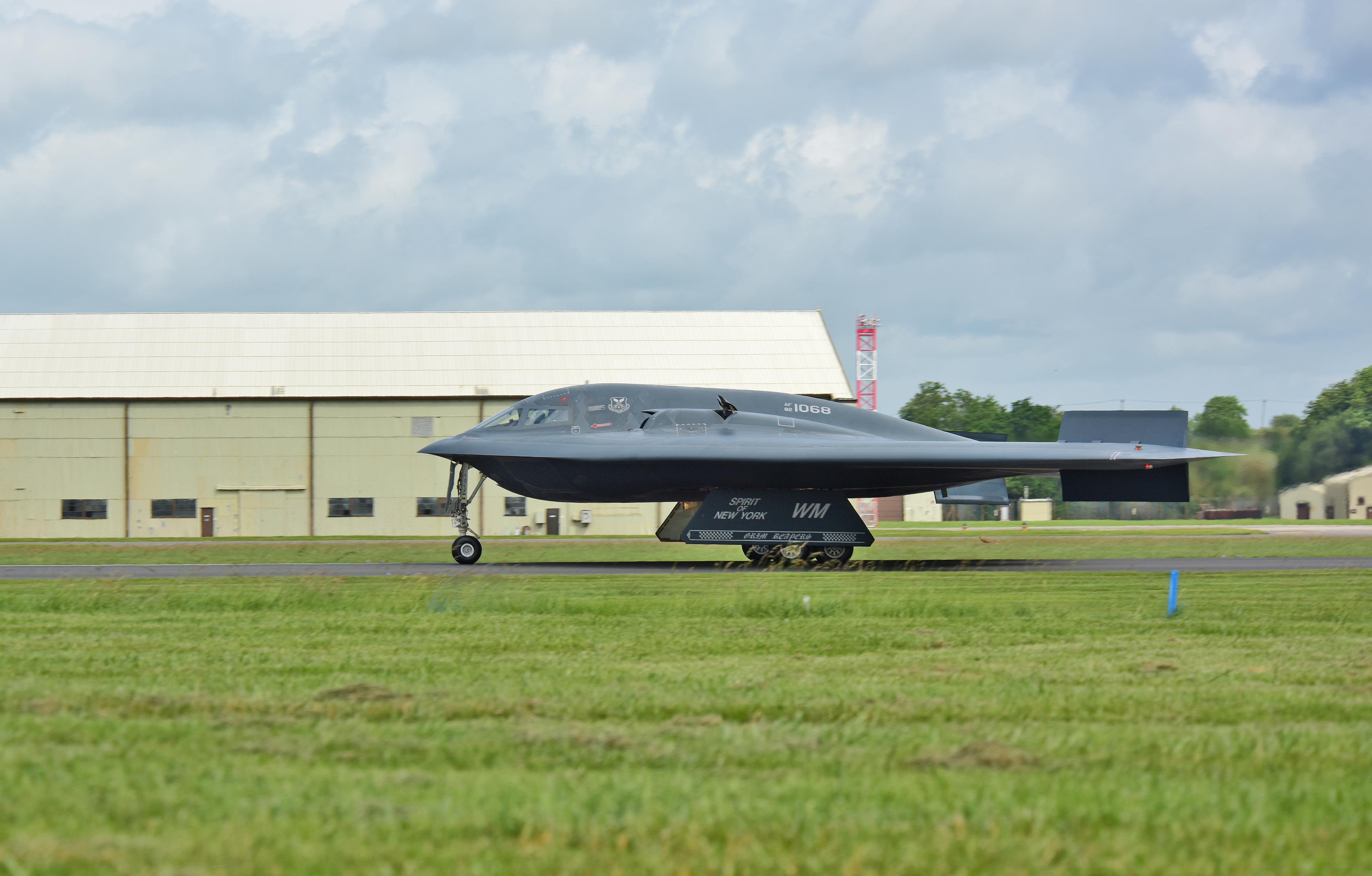 Air Force B2 "Spirit" Stealth Bombers arrive in UK > Whiteman Air