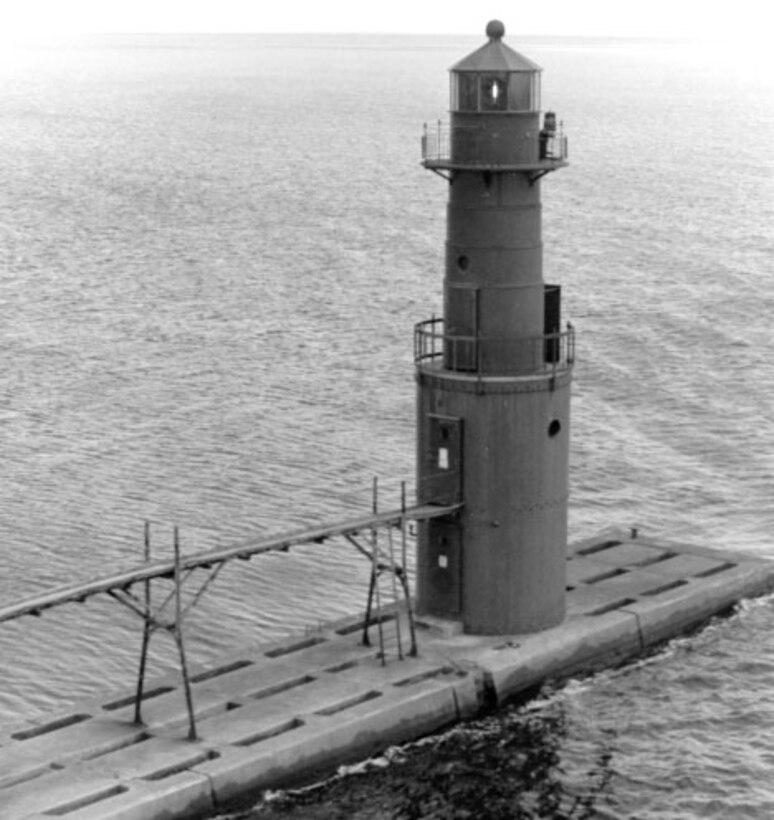 ALGOMA PIERHEAD LIGHTHOUSE, 1932