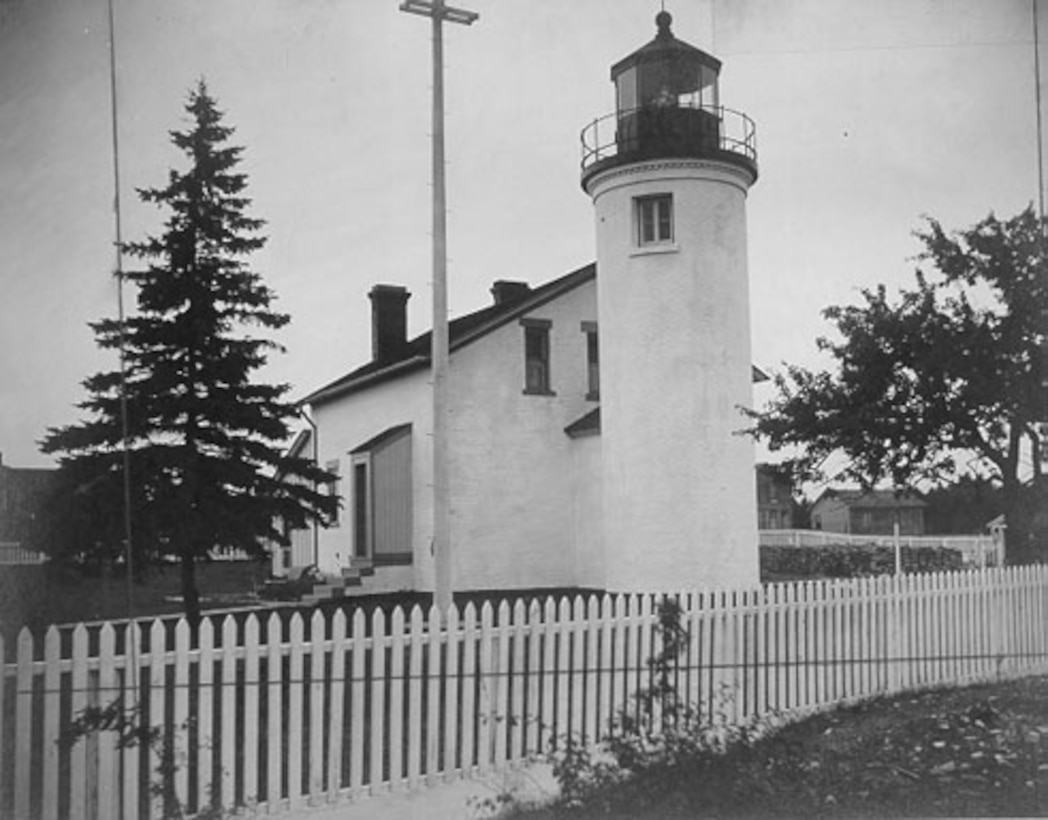 Beaver Island Harbor Light, Michigan
STATION WITH KEEPER'S QUARTERS
