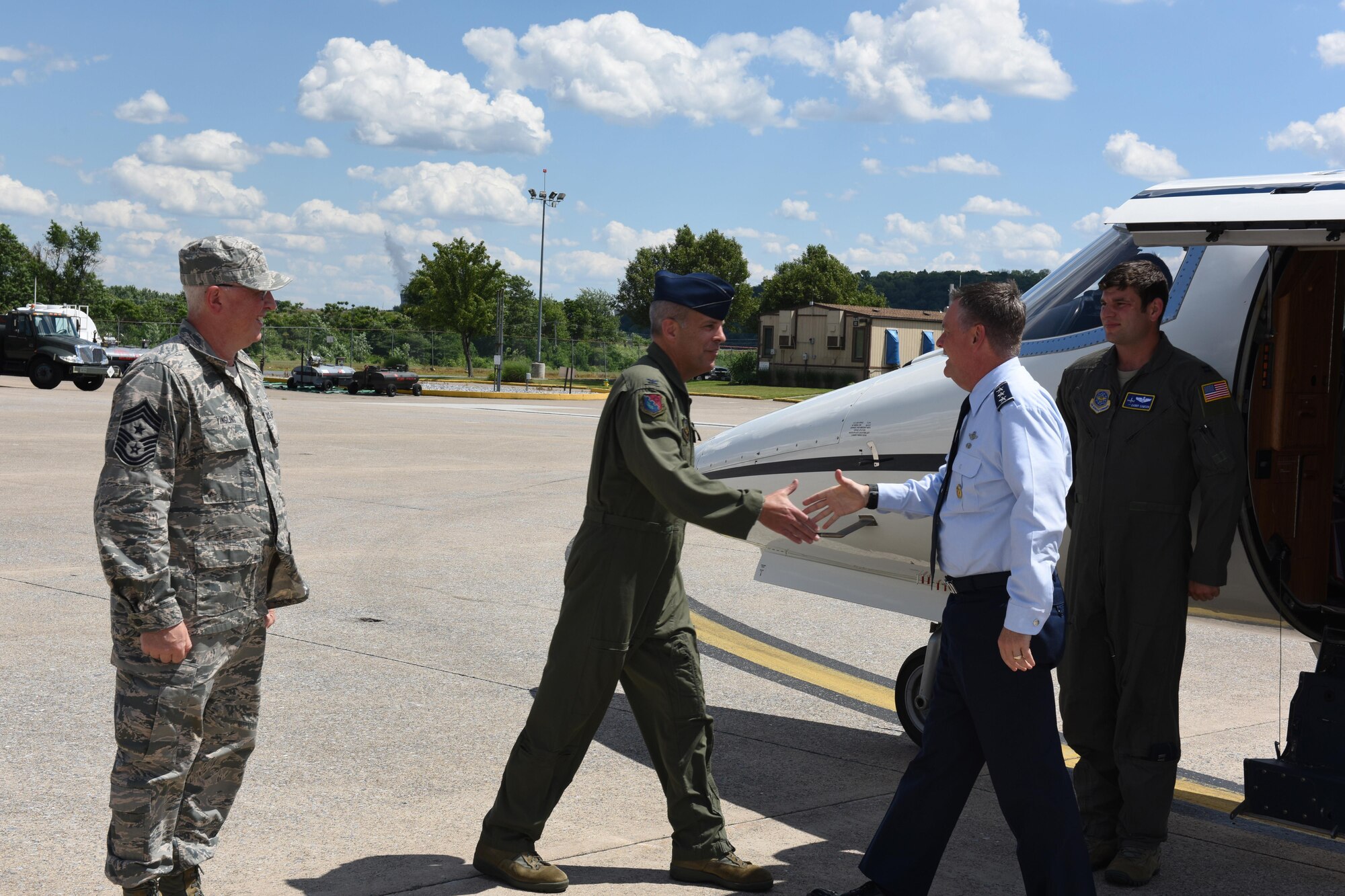 193rd Special Operations Wing Commander, Col. Benjamin “Mike” Cason (left) welcomes U.S. Air Force Lt. Gen. Brad Webb, commander of Air Force Special Operations Command, to the 193rd SOW, Middletown, Pennsylvania, June 9, 2017. Webb planned to tour the wing the following day to include the 193rd Air Operations Group at State College, Pennsylvania. (U.S. Air National Guard photo by Master Sgt. Culeen Shaffer/Released)