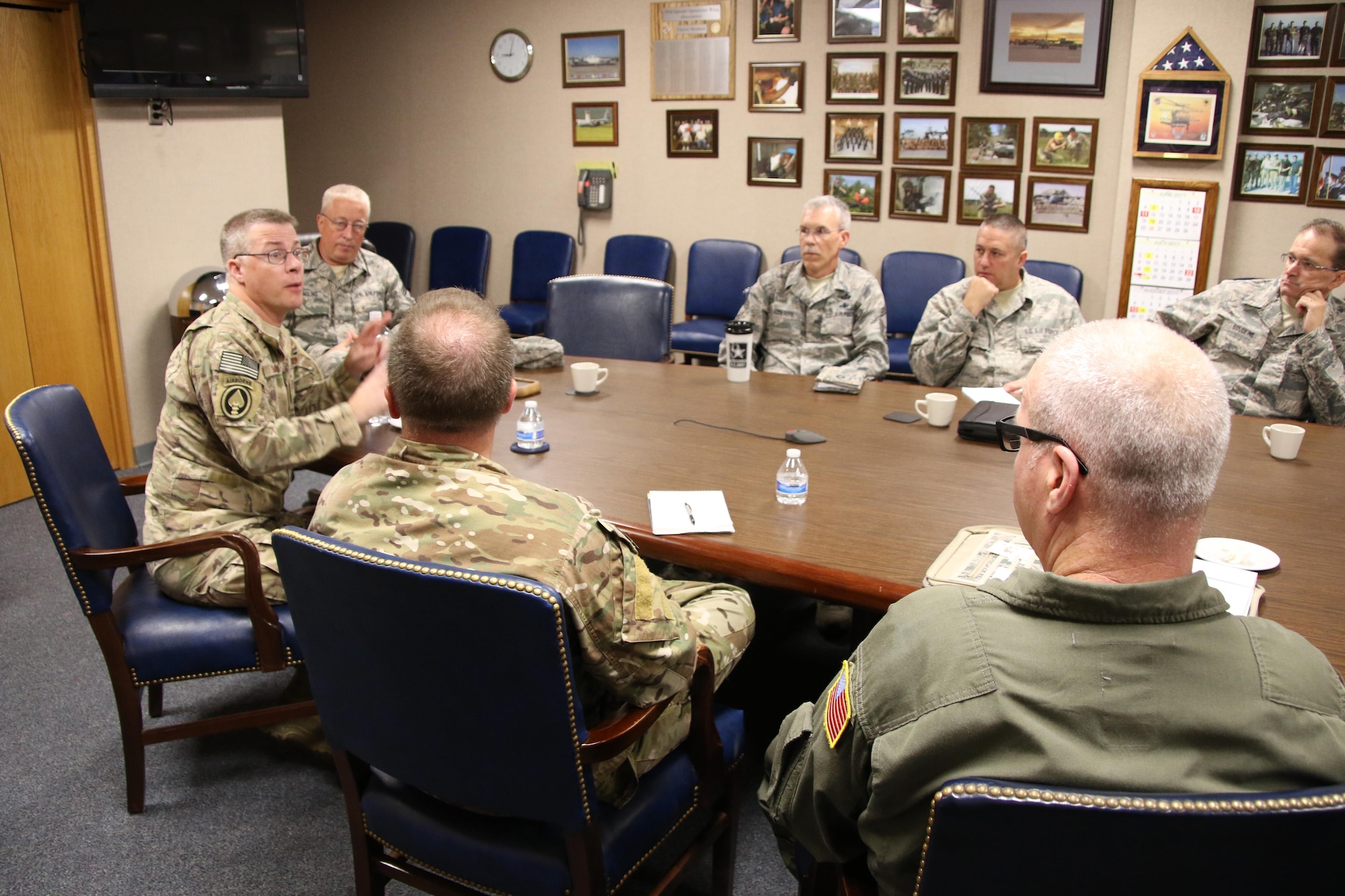 Chief Master Sgt. Gregory Smith (left), command chief master sergeant of Air Force Special Operations Command, meets with 193rd Special Operations Wing chief master sergeants at Middletown, Pennsylvania, June 10, 2017. Smith visited the 193rd SOW with U.S. Air Force Lt. Gen. Brad Webb, commander of Air Force Special Operations Command. (U.S. Air National Guard photo by Master Sgt. Culeen Shaffer/Released)