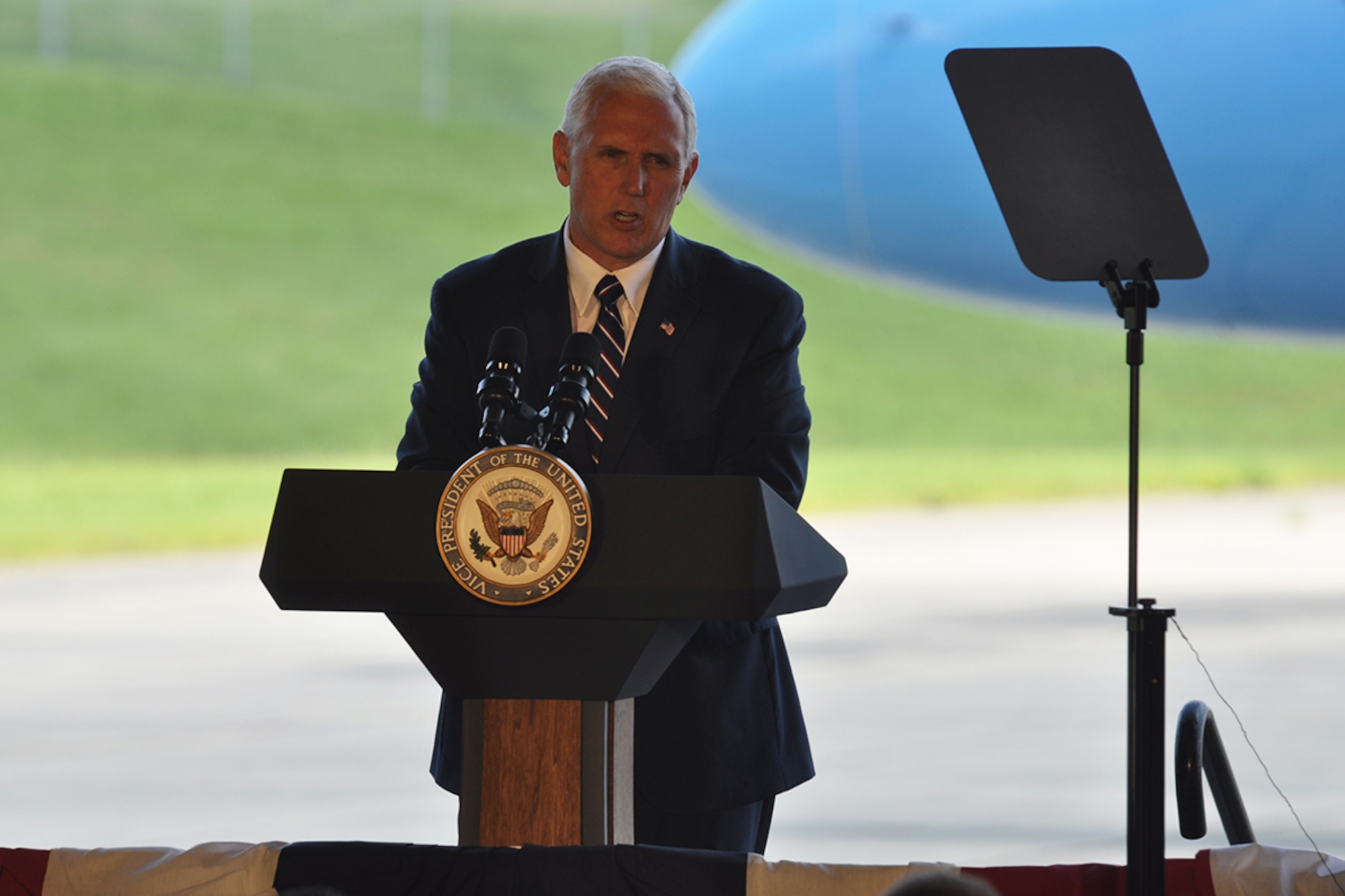 Vice President Mike Pence pledges the administration’s full support of our military service members and our national defense while visiting Dobbins Air Reserve Base, Georgia June 9, 2017. During a 20 minute address to service members, civilians and families, he stressed that there’s no higher priority than America’s safety, and President Donald J. Trump will make historic investments in our military. (U.S. Air Force photo/James Branch)