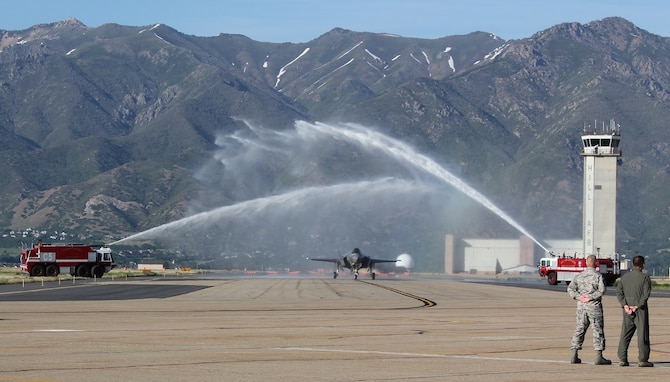 Col. David Lyons, 388th Fighter Wing commander, returns from his fini-fight June 6, 2017, at Hill Air Force Base, Utah. (U.S. Air Force photo by Donovan K. Potter)