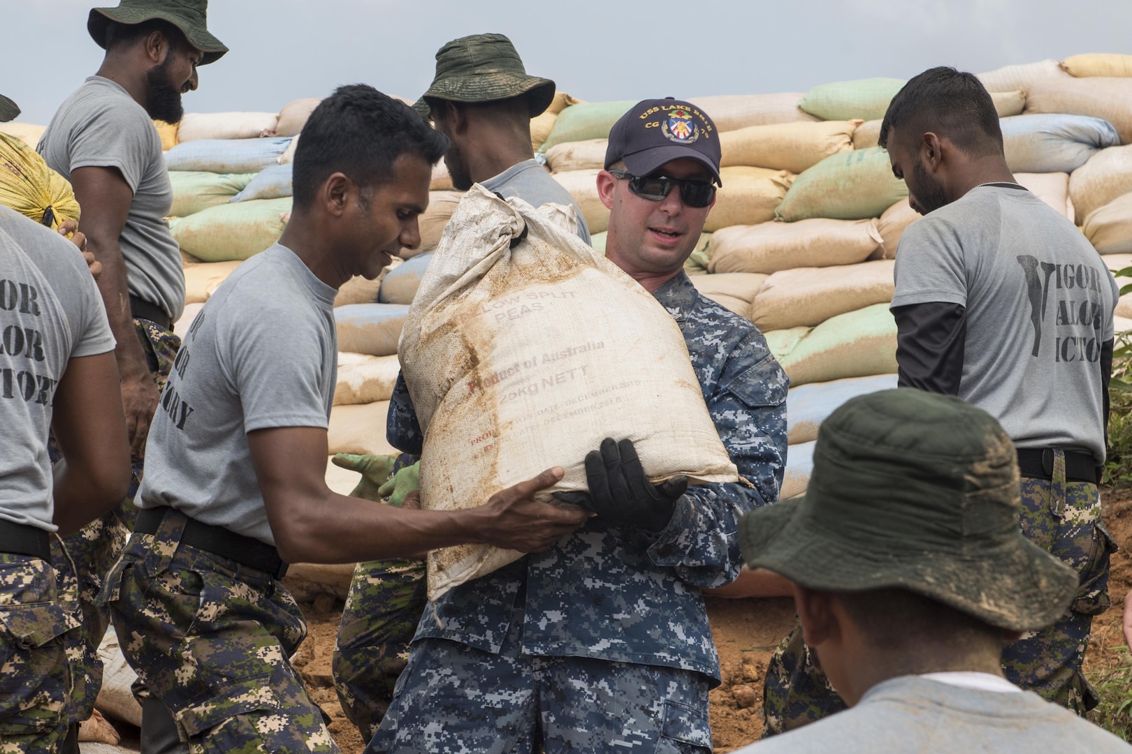 Fire Controlman from USS Lake Erie works with Sri Lankan marines to repair levees in Matara, Sri Lanka, during humanitarian assistance operations in wake of severe flooding and landslides, June 12, 2017 (U.S. Navy/Joshua Fulton)