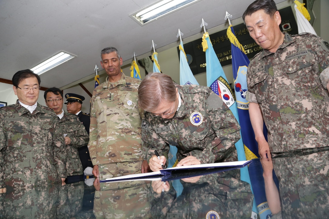 YONGSAN, Republic of Korea -- Republic of Korea President Moon, Jae-in signs the United Nations, Combined Forces Command, United States Forces Command guest book during his first official visit at U.S. Army Garrison Yongsan, Republic of Korea, June 13, 2017. The president’s visit underscores the continued support of the Korean people to our Alliance and lasting friendship between the two nations. (U.S. Army photo by Sgt. 1st Class Sean K. Harp)