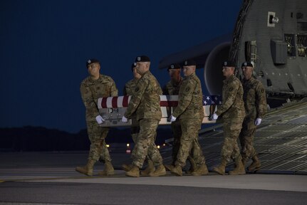 A U.S. Army carry team transfers the remains of Army Sgt. William Bays of Barstow, Calif., June 12, 2017, at Dover Air Force Base, Del. Bays was assigned to Headquarters and Headquarters Battery, 3rd Battalion, 320th Field Artillery Regiment, 101st Airborne Division and Company D, 1st Battalion, 187th Infantry Regiment, 3rd Brigade Combat Team, 101st Airborne Division, Fort Campbell, Ky. (U.S. Air Force photo by Senior Airman Aaron J. Jenne)