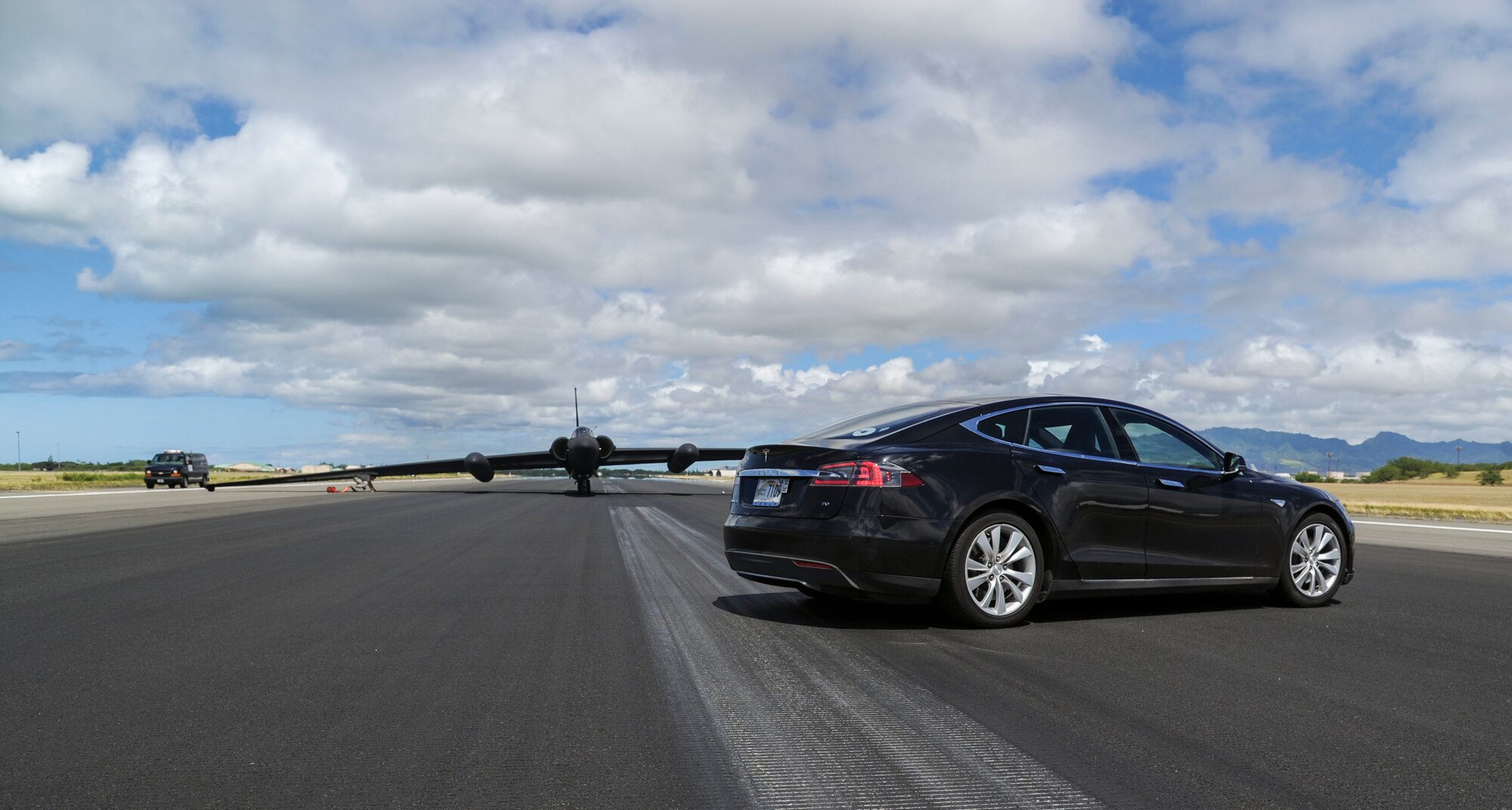 A U-2 Dragon Lady, from Beale Air Force Base, lands at Joint Base Pearl Harbor-Hickam,  Hawaii, June 13, 2017. The U-2 took a pit-stop at Hickam Field as it transitioned between Beale AFB and Asia. This type of movement enables warfighters to provide vital intelligence to senior Air Force and civilian leaders.  (U.S. Ai r Force photo by Tech. Sgt. Heather Redman)