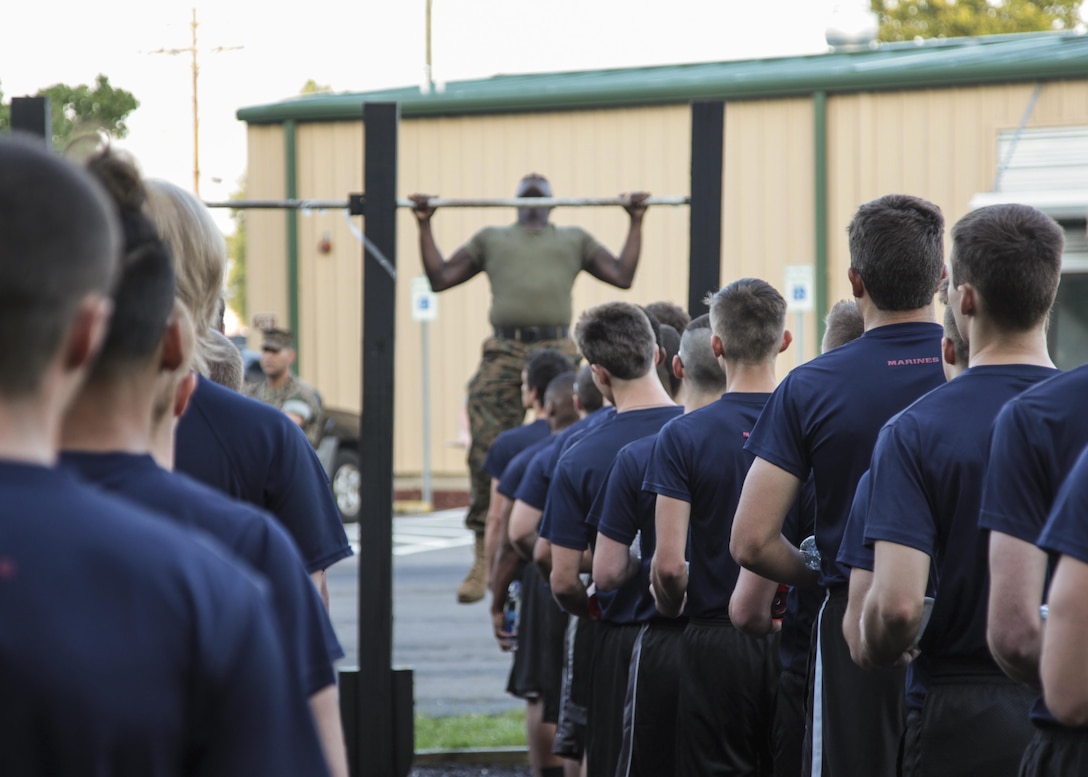 A U.S. Marine demonstrates how to conduct pull-ups for future Marines during a shipper’s validation in Smyrna, Tennessee, June 2, 2017. The shipper’s validation ensures future Marines in the Marine Corps Delayed Entry Program are ready for the rigors of Marine Corps recruit training. (U.S. Marine Corps photo by Cpl. Jonathan Pederson)