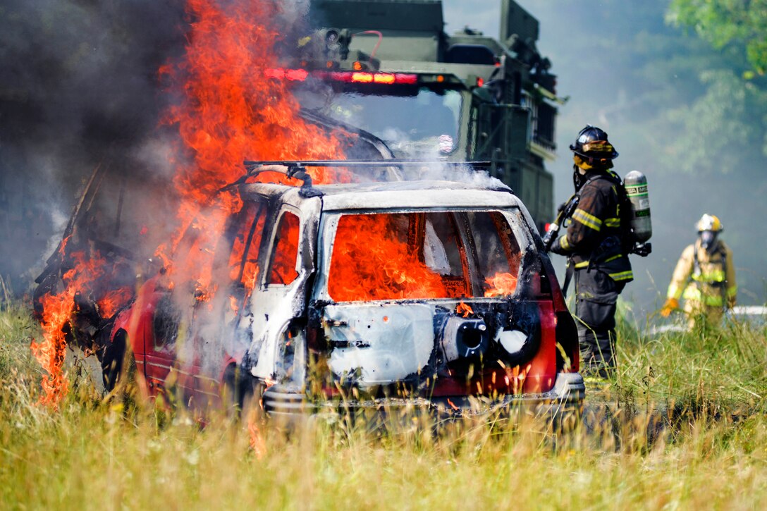 North Carolina Army and Air National Guardsmen extinguish a fire at simulated crash site during exercise Operation Vigilant Catamount in Dupont State Forest, Hendersonville, N.C., June 8, 2017. Army National Guard photo by Staff Sgt. David McLean