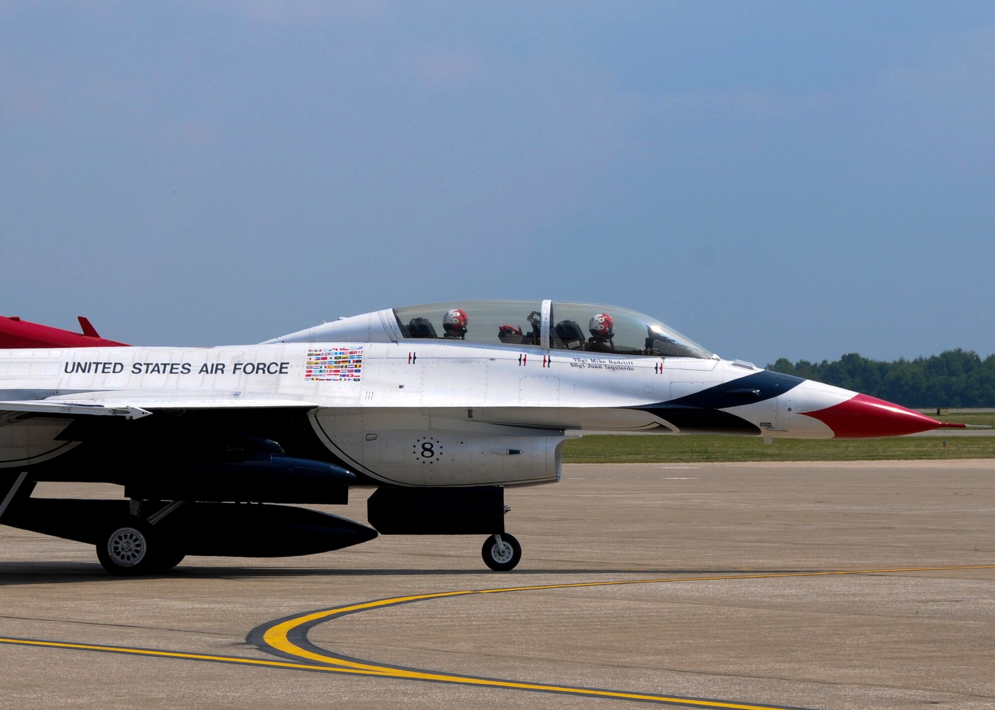 Thunderbird 8, the advance aircraft for the U.S. Air Force Thunderbirds demonstration team, taxis at Youngstown Air Reserve Station, June 14, 2017. The U.S. Air Force Thunderbirds demonstration team is scheduled to perform at Thunder Over the Valley Air Show, June 17-18. (U.S. Air Force photo/Senior Airman Joshua Kincaid)
