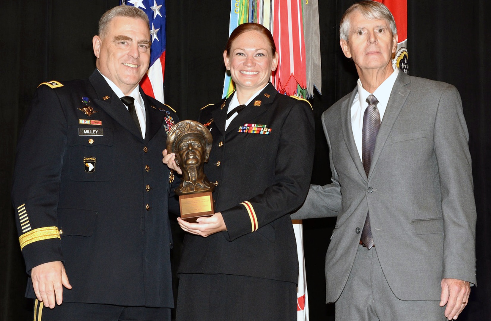U.S. Army North officer receives MacArthur Leadership Award > Joint