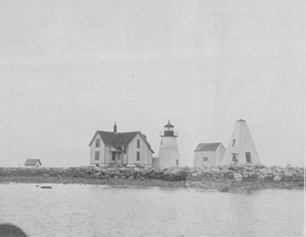 Bird Island Lighthouse, Massachusetts
BIRD ISLAND LIGHT TOWER WITH THE CURRENT LANTERN ROOM