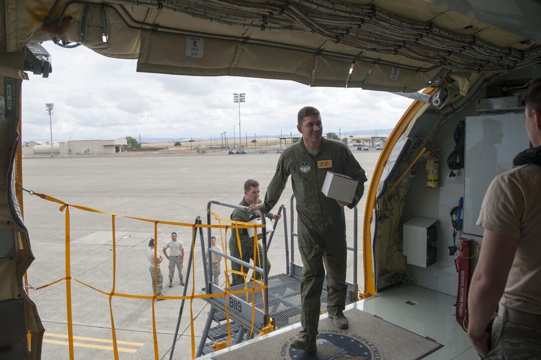 Cadets from the U.S. Air Force Academy board a KC-135 Stratotanker June 9, 2017, at Beale Air Force Base, California. The cadets were able to watch the tanker refuel F-16C Fighting Falcons from the 388th Fighter Wing at Hill Air Force Base, Utah, 21,000 feet in the air. (U.S. Air Force photo by Airman 1st Class Tristan Viglianco) 
