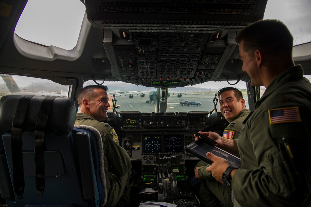 Col. Charles Velino, 15th Operations Group commander, Maj. Justin Carmona, 535th Operations Support Squadron pilot, and Capt. Reinier Villanueva, 15th Operations Support Squadron C-17 flight instructor pilot, conduct pre-flight checks onboard a C-17 Globemaster III for Velino’s final flight at Joint Base Pearl Harbor-Hickam, Hawaii, June 16, 2017.  Velino is a command pilot with over 3,500 flying hours and will be leaving the 15th Operations Group to take command of the 47th Flying Training Wing in Laughlin AFB, Texas. (U.S. Air Force photo by Tech Sgt. Heather Redman)