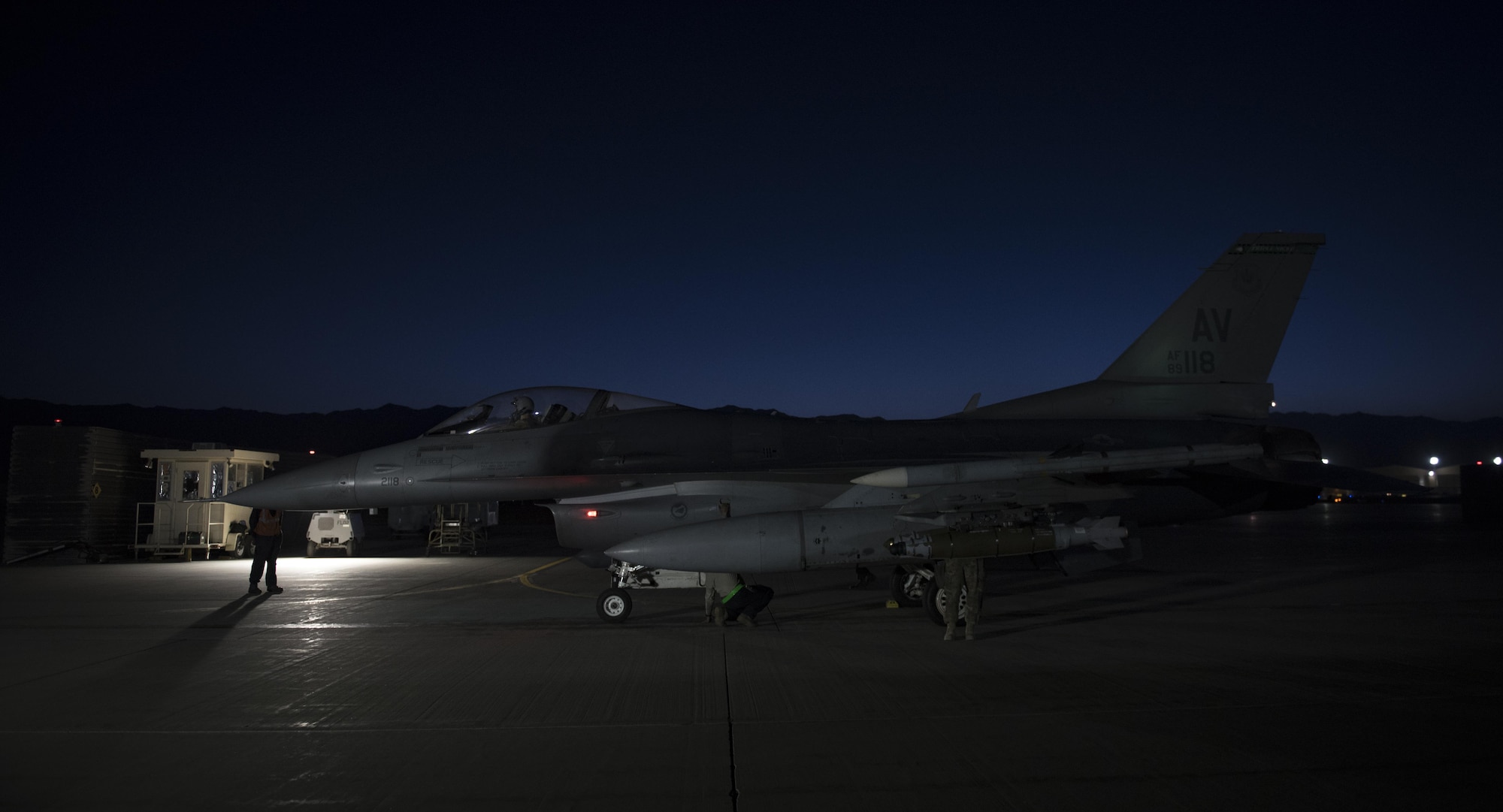 Maintainers ensure an F-16 Fighting Falcon assigned to the 555th Expeditionary Fighter Squadron is ready for takeoff at Bagram Airfield, Afghanistan, June 16, 2017. F-16s deployed to Bagram Airfield provide over watch and close air support to U.S. and coalition forces through the Afghanistan area of operation, enabling coalition forces to focus on training, advising and assisting Afghanistan’s military and security forces. (U.S. Air Force photo by Staff Sgt. Benjamin Gonsier) 