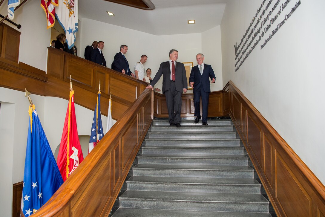 Defense Secretary Jim Mattis walks with Ukrainian President Petro Poroshenko while hosting him for a meeting at the Pentagon, June 20, 2017. DoD photo by Army Sgt. Amber I. Smith