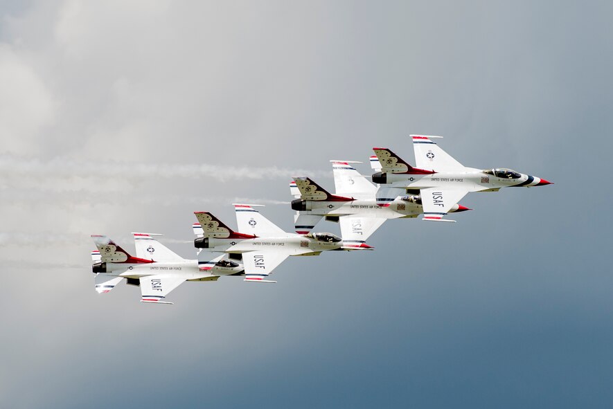 The U.S. Air Force air demonstration squadron “Thunderbirds” fly over the Dayton International Airport in Vandalia, Ohio, June 19, 2017. The squadron will be performing for crowds at the Vectren Dayton Air Show later in the week. (U.S. Air Force photo by Wesley Farnsworth)