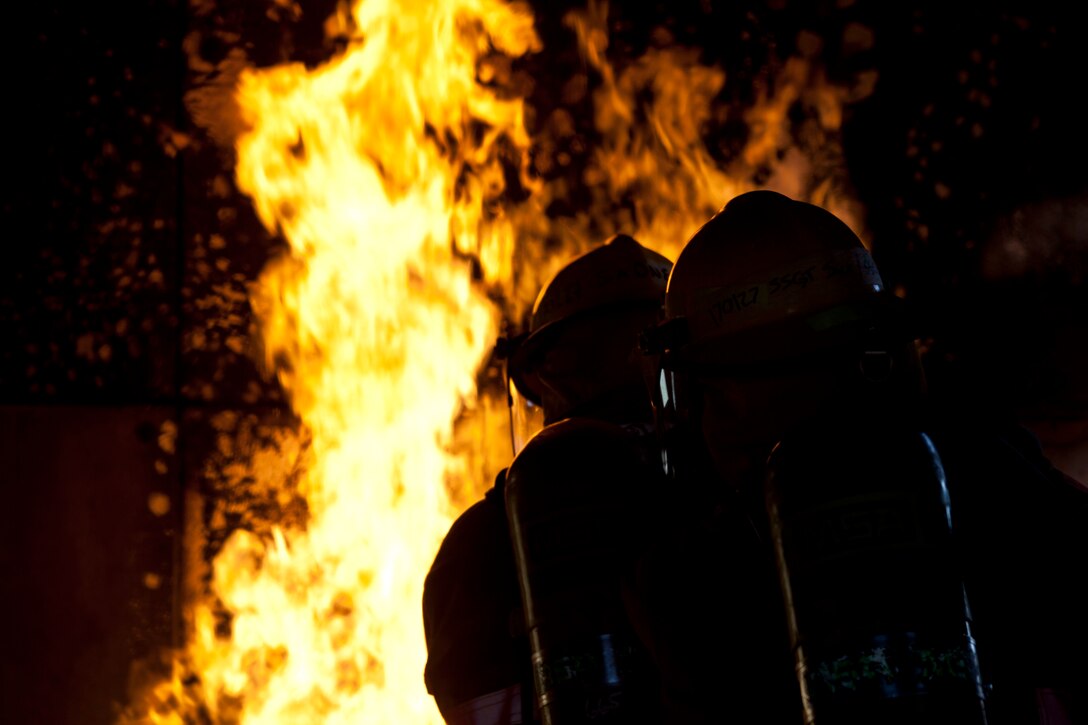 U.S. Marines assigned to the Fire Protection Apprentice Course, Marine detachment Goodfellow conduct fire extinguishing techniques on a simulated building fire scenario at Joint Airforce Base Goodfellow, Texas, March 24, 2017. The mission of Marine Detachment Goodfellow is to train Marines in the occupational fields of Fire Protection and Signals Intelligence for the Fleet Marine Force. (U.S. Marine Corps photo by Lance Cpl. Jose Villalobosrocha)