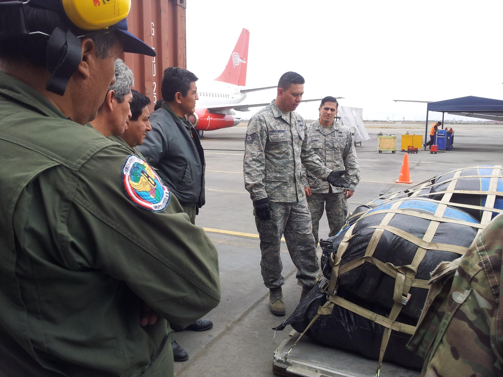 Tech. Sgt. Horacio Guzman Hernandez, 571st Mobility Support Advisory Squadron, teaches Peruvian service members pallet build-up techniques. (Courtesy photo)
