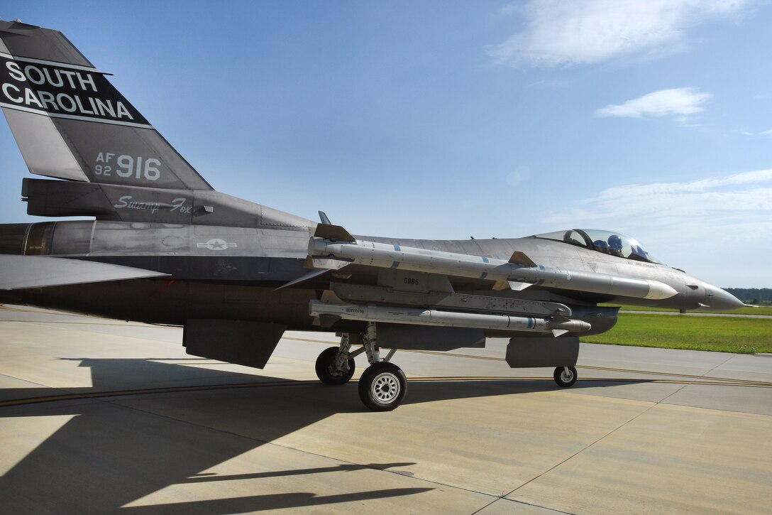 Air Force Lt. Gen. R. Scott Williams, commander, Continental U.S. North American Aerospace Defense Command Region, taxis an F-16 Fighting Falcon fighter before a flight at McEntire Joint National Guard Base, S.C., June 15, 2017. Air National Guard photo by Senior Master Sgt. Edward Snyder 