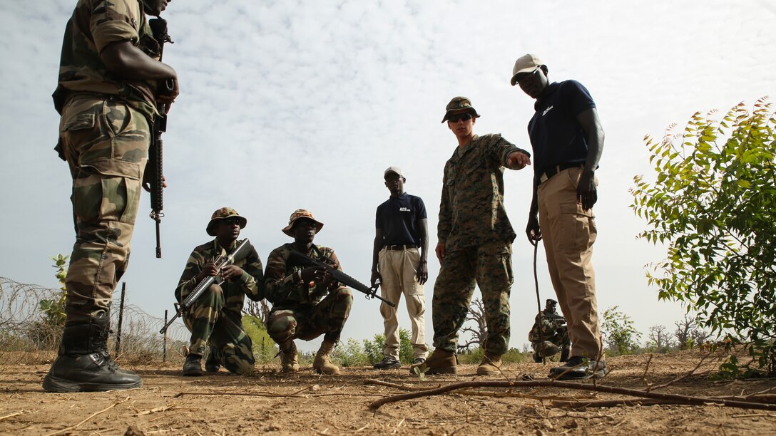 Lance Cpl. Mason Shaw, a combat engineer with Special Purpose Marine Air-Ground Task Force – Crisis Response – Africa, points out an anomaly in the baseline to soldiers with Senegal’s 5th Contingent in Mali during a peacekeeping operations training mission at Thies, Senegal, June 7, 2017. Marines and Sailors with SPMAGTF-CR-AF served as instructors and designed the training to enhance the commandos’ abilities to successfully deploy in support of United Nations peacekeeping missions in the continent. (U.S. Marine Corps photo by Sgt. Samuel Guerra/Released)