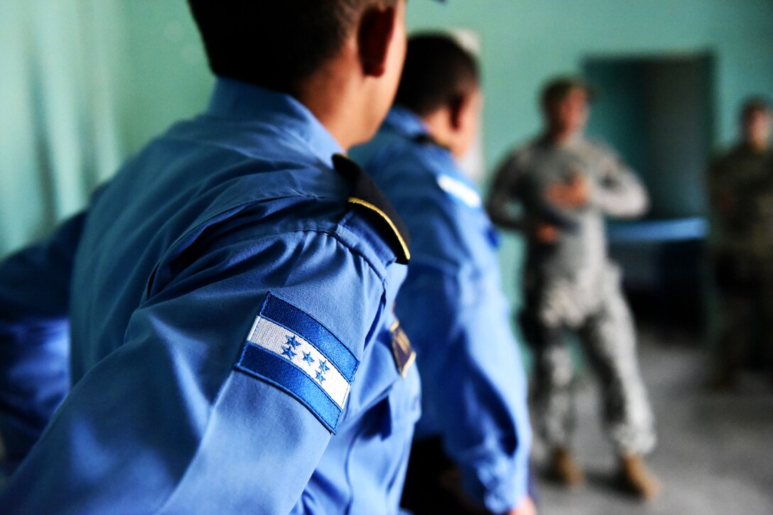 Honduran Police forces listen to a briefing from Joint Security Forces subject matter experts prior to practicing new acquired techniques on clearing rooms in La Paz, Honduras, June 20, 2017. Local police forces generally accompany JTF-Bravo exercises and work side by side with JSF to provide security during missions throughout Honduras. 