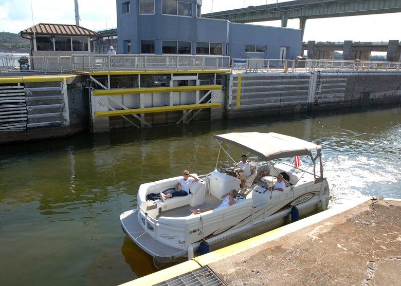 The U.S. Army Corps of Engineers Nashville District and Tennessee Valley Authority invite the public for a free tour of Chickamauga Lock and Chickamauga Power Plant at Tennessee River mile 471 in Chattanooga, Tenn., Saturday, July 22, 2017.  Click on the link below for more information and to register! The deadline to register is July 14, 2017. ﻿