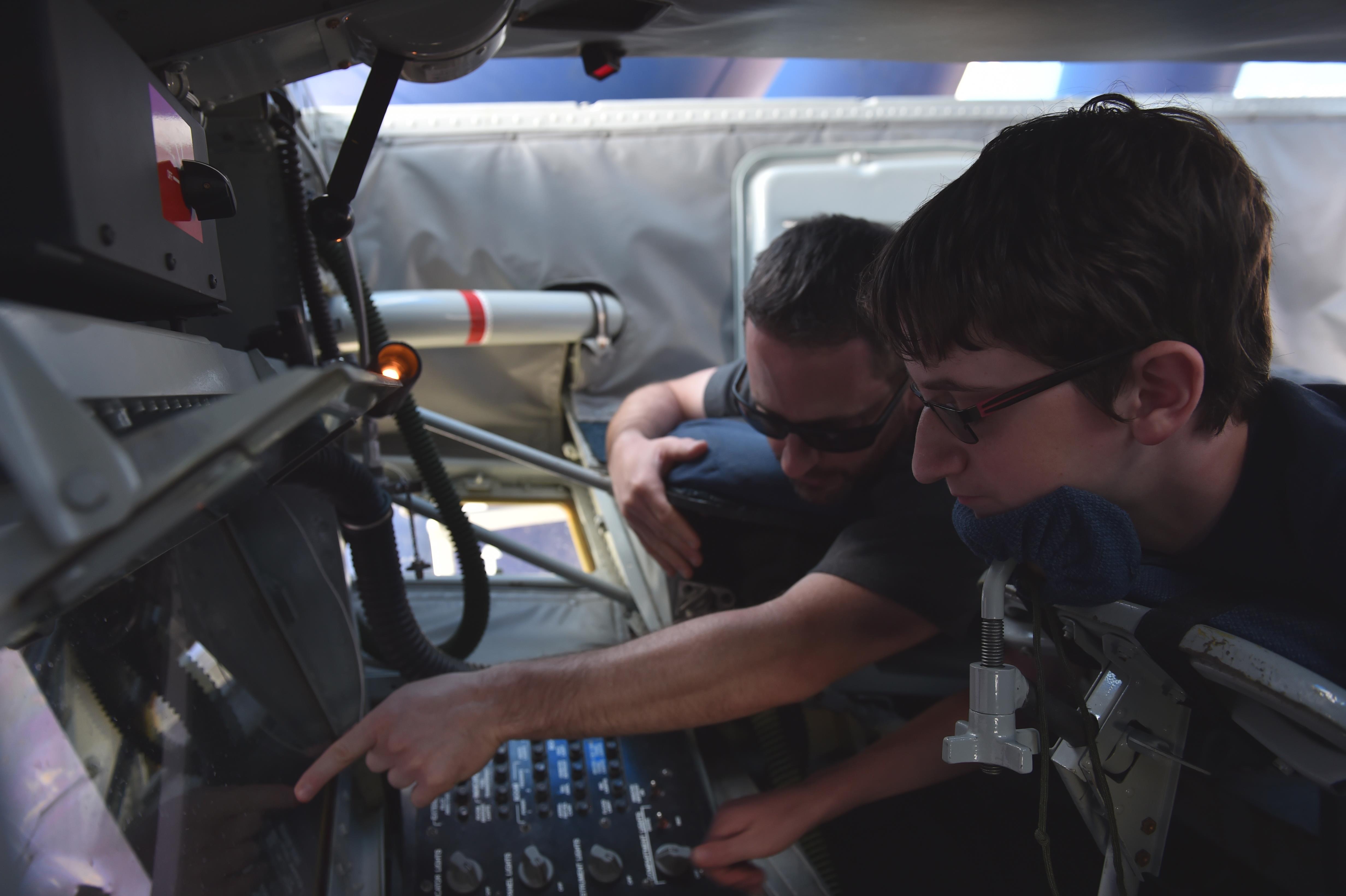 Grissom maintainers offer handson experience at air show > Grissom Air