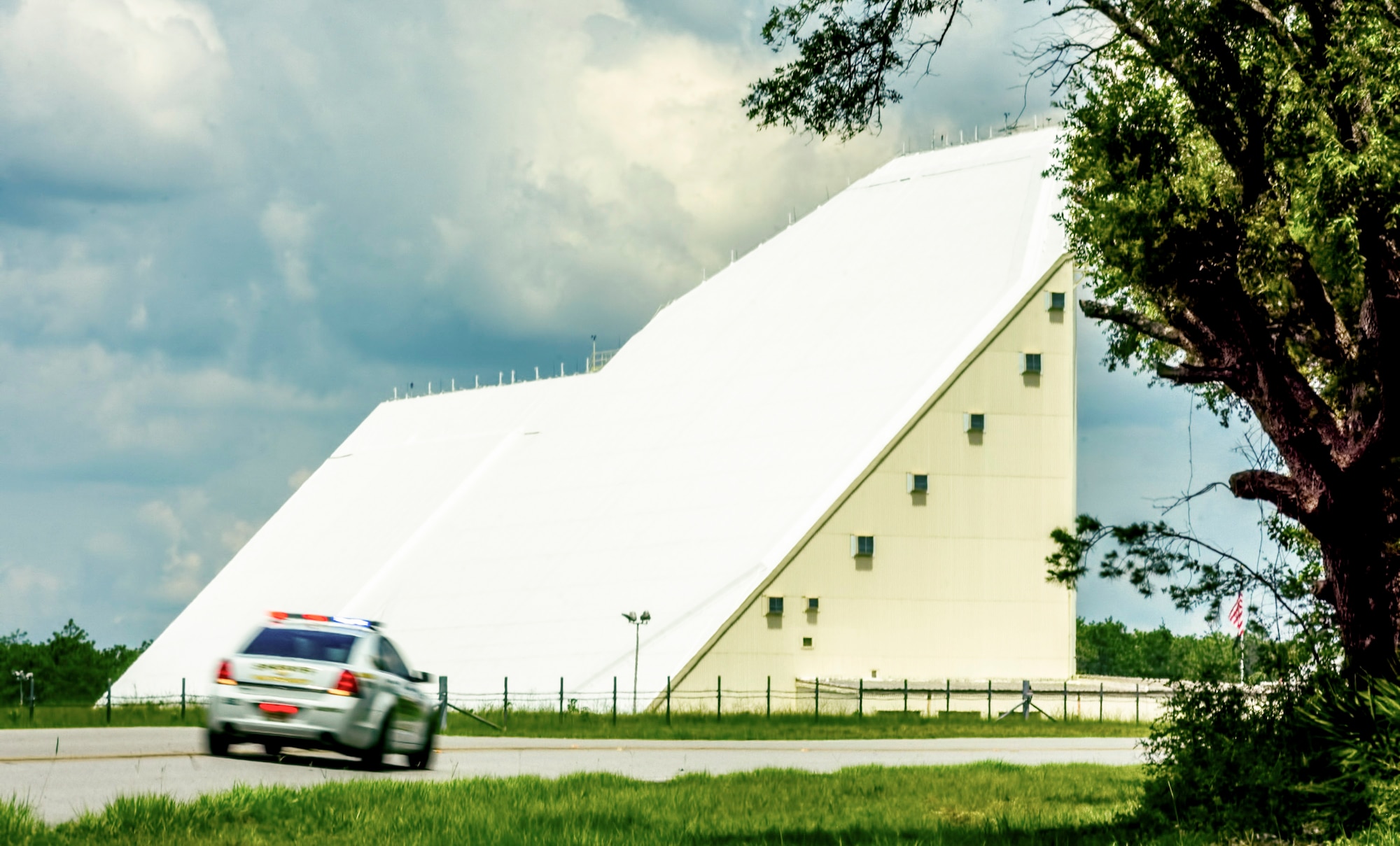 Deputy Ross Richards, Walton County Sheriff’s Office, responds to a report of shots fired at the 20th Space Control Squadron during active shooter training at site C-6 Eglin Air Force Base, Fla., June 27. Geographically separated from Eglin main by 25 miles, responding to incidents creates a challenge for the 96th Security Forces Squadron. The base unit has an agreement with WCSO to respond to any site C-6 emergency. Walton County Sheriff deputies and first responders from Eglin participated in the joint exercise to improve local active shooter processes, communication, and response coordination. (U.S. Air Force photo/Kristin Stewart)