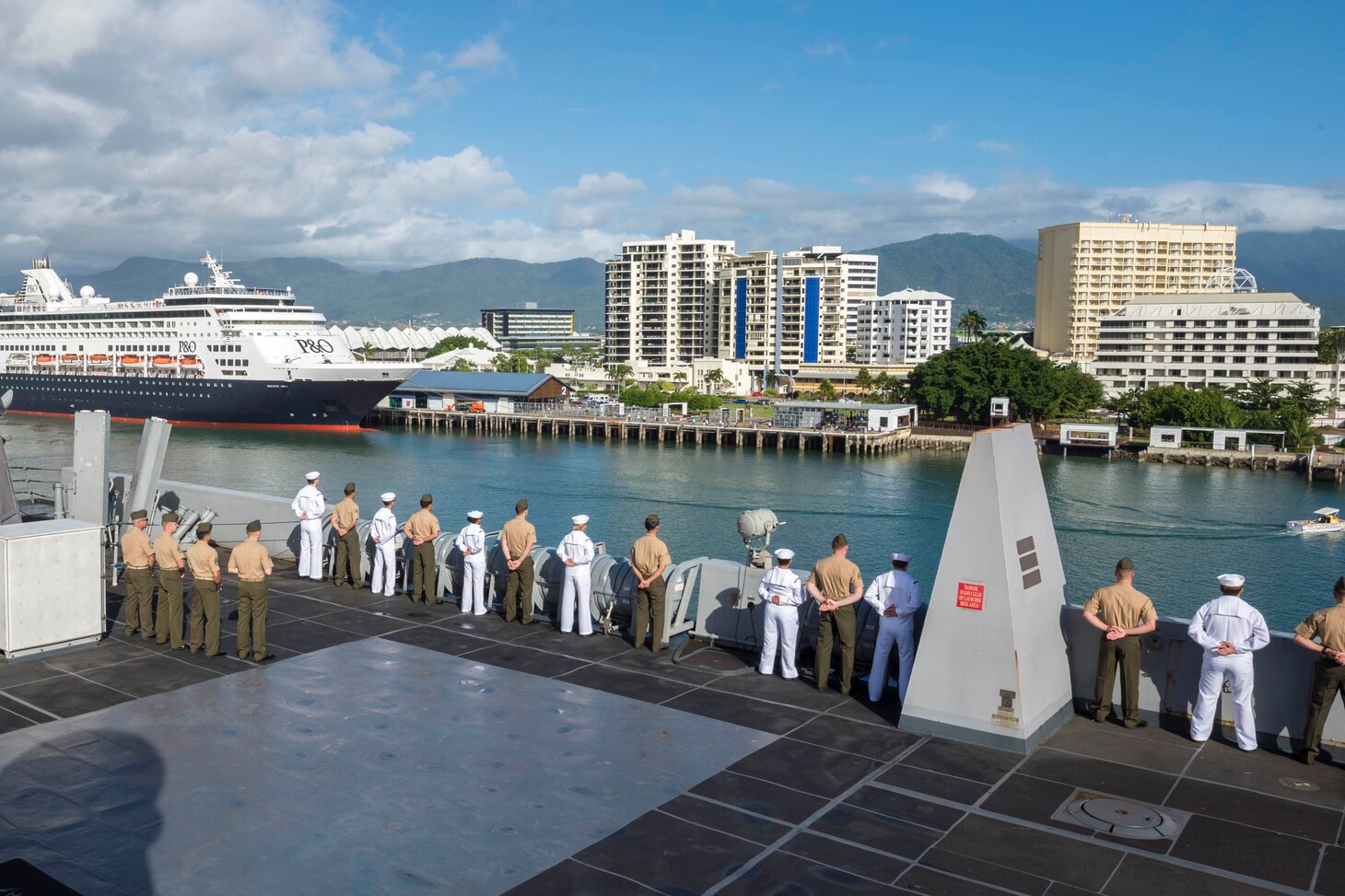 USS Green Bay Visits Cairns > United States Navy > News Stories