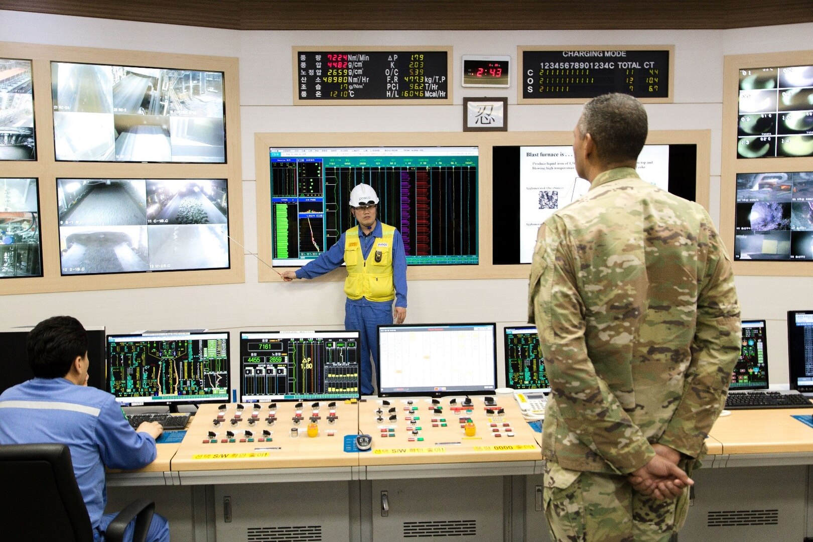 General Vincent K. Brooks, Commander of Combined Forces Command, receives an overview of one of POSCO’s blast furnace control rooms during a tour to the facility in Gwangyang, June 28.