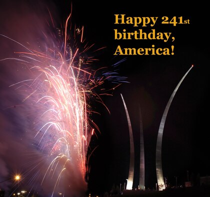 Fireworks light up the Air Force Memorial Oct. 13, 2006 at Arlington, Va., on the eve of its official dedication ceremony. (U.S. Air Force photo/Senior Airman Desiree L. Andrejcik)