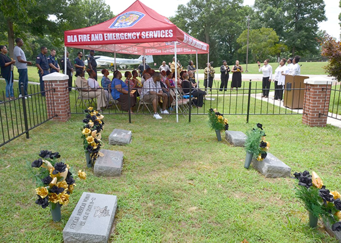 Defense Logistics Agency Aviation’s Bellwood Chapter of Blacks in Government conducted a Juneteenth Observance ceremony on June 23, 2017 at the African-American gravesite on Defense Supply Center Richmond, Virginia. The ceremony celebrates African-American Emancipation Day, which is June 19, 1865.