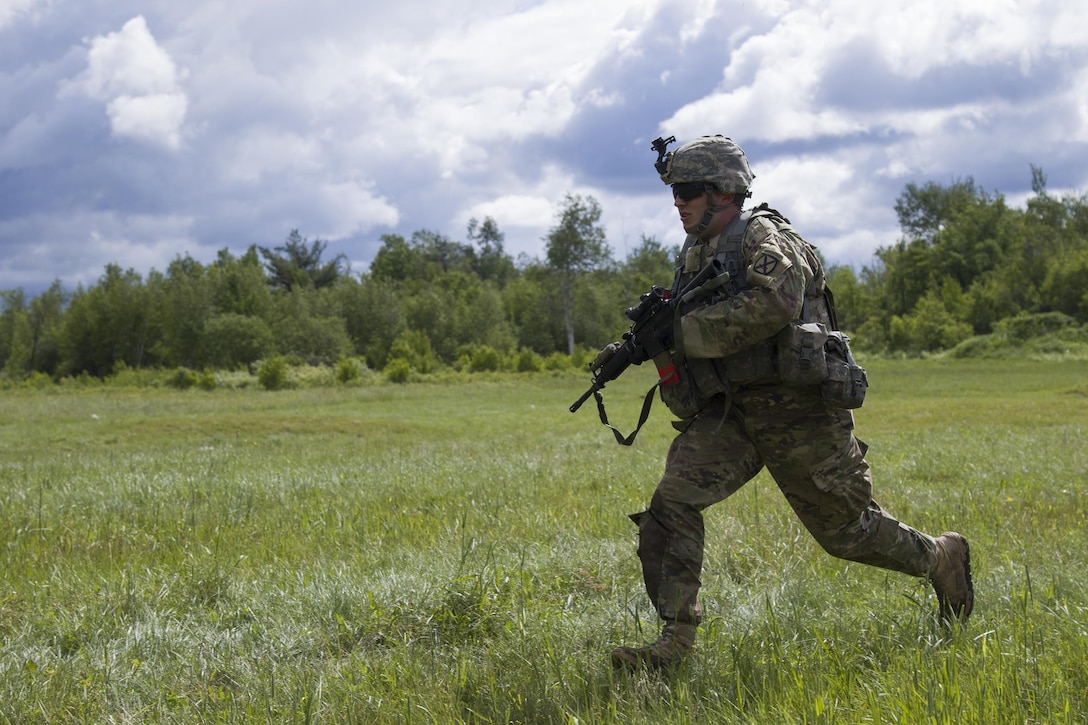 A Vermont Army National Guard member rushes to a rally point after assaulting an objective during a live-fire exercise at Fort Drum, N.Y., June 21, 2017. Army National Guard photo by Spc. Avery Cunningham