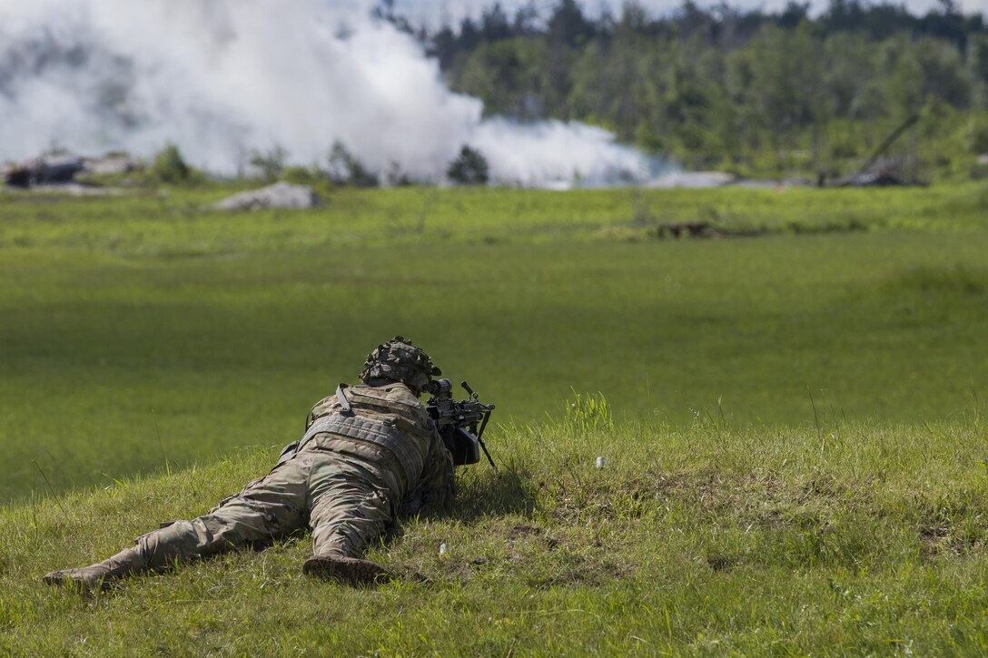 A Vermont Army National Guards member provides cover fire with an M249 machine gun during a live-fire exercise at Fort Drum, N.Y., June 21, 2017. Army National Guard photo by Spc. Avery Cunningham 