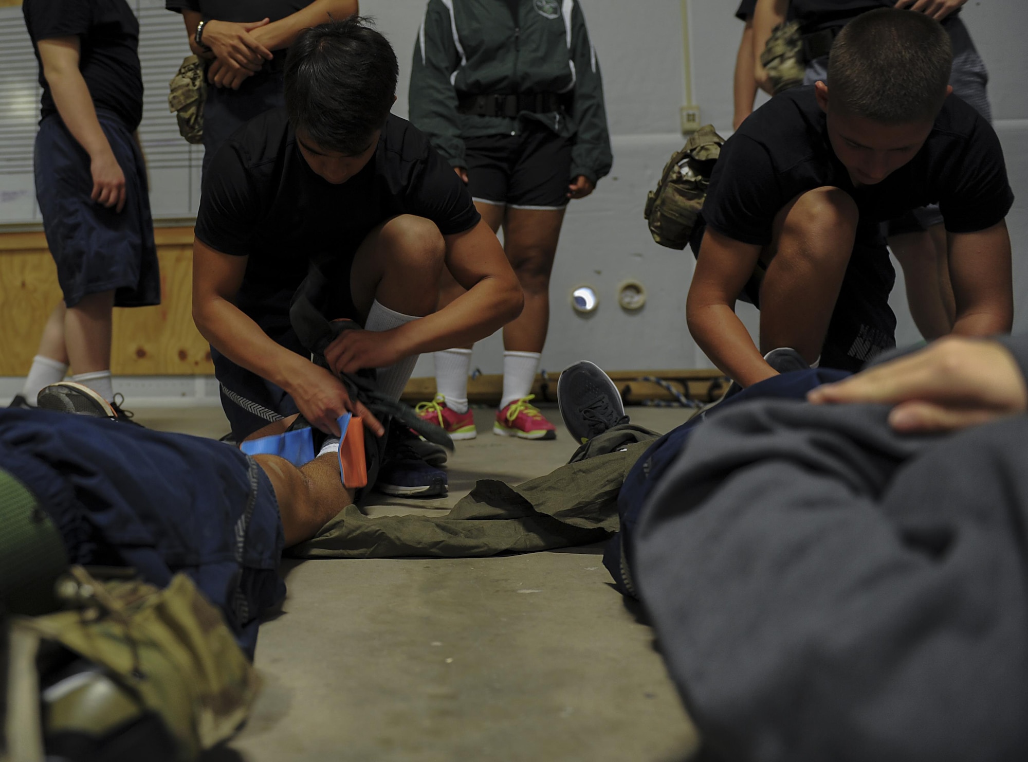 Junior ROTC cadets practice applying splints to broken limbs during Summer Leadership School at Hurlburt Field, FLa., June 29, 2017. Cadets were given a crash-course on how to administer life-saving care on the battlefield, such as quickly stabilizing patients and getting them out of harm's way. (U.S. Air Force photo by Airman 1st Class Rachel Yates)